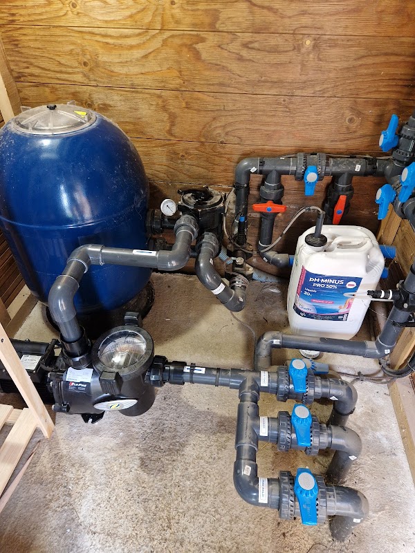 Piscine avec terrasse bois